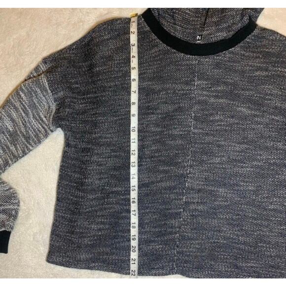 Dark and Light Gray Calvin Klein Performance Cropped Hoodie Size Small - Picture 7 of 8